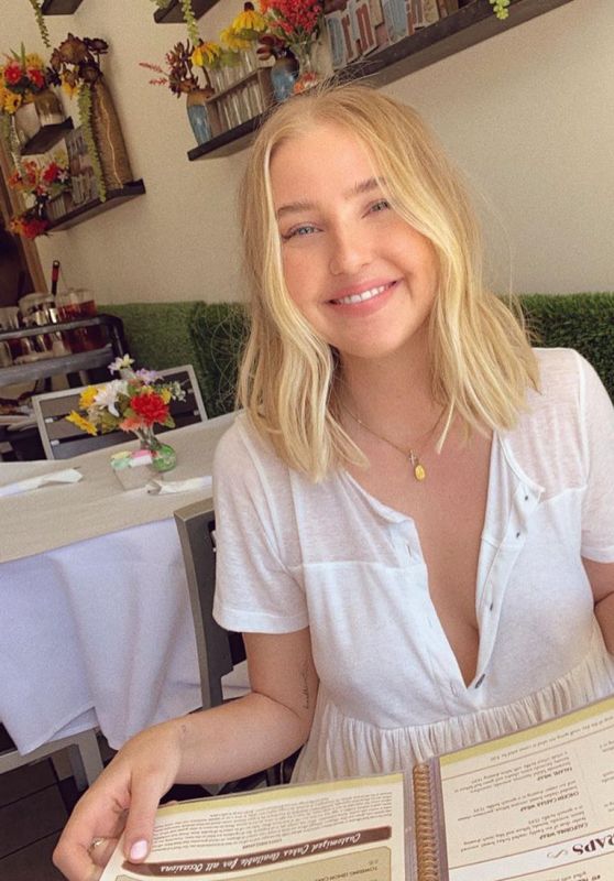Veronica Dunne - Personal Pics 04/01/2019