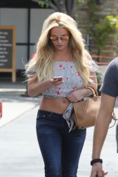 Britney Spears - Out in Westlake 05/18/2019