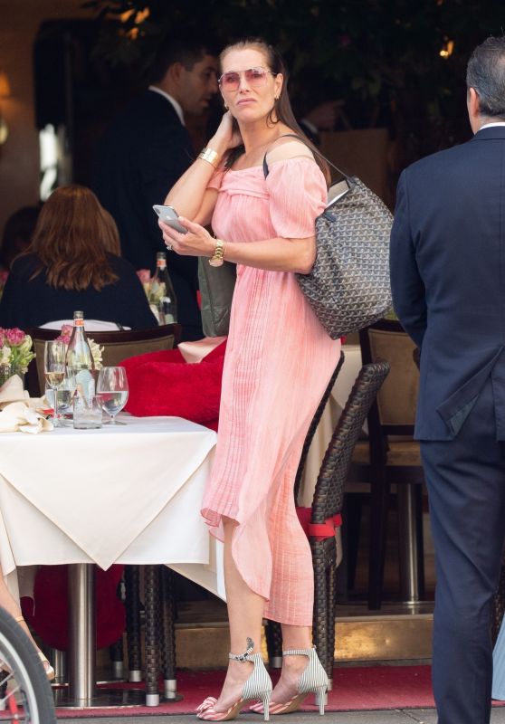 Brooke Shields at Nello Restaurant in NYC 05/24/2019
