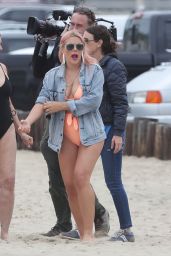 Busy Philipps in Bikini - Films an Episode for Her New Show in Venice, April 2019