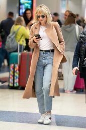 Carey Mulligan - Arrives at JFK Airport in NYC 05/05/2019