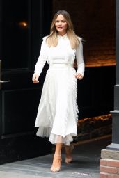 Chrissy Teigen - Leaving The Today Show 05/02/2019