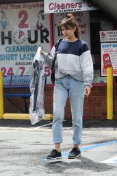 Elizabeth Olsen Street Style - Out in LA 05/18/2019
