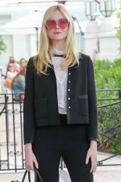 Elle Fanning Chic Outfit - Martinez Hotelin Cannes 05/24/2019