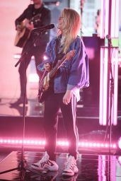 Ellie Goulding - Performing Sound Checks at the BBC one Show in London 05/10/2019