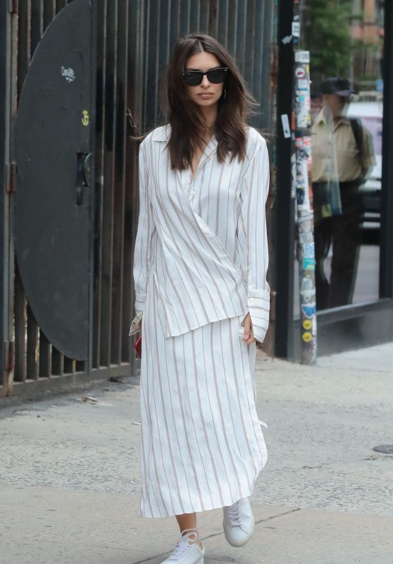 Emily Ratajkowski Street Style - Manhattan in New York 05/24/2019