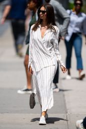 Emily Ratajkowski Street Style - Manhattan in New York 05/24/2019