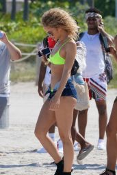 Jasmine Sanders in Bikini - Miami Beach 05/09/2019