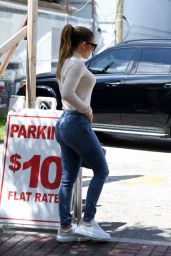 Jennifer Lopez in Tight Jeans - Out for Lunch in Miami 05/29/2019