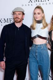 Jessica Chastain and Sophie Turner – “Dark Phoenix” Fan Photocall in London