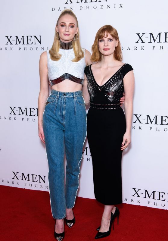Jessica Chastain and Sophie Turner – “Dark Phoenix” Fan Photocall in London