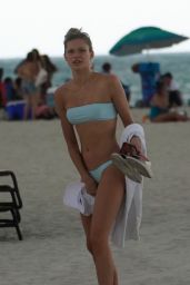Josie Canseco in Bikini - Beach in Miami 05/12/2019