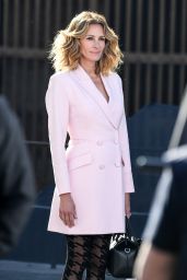 Julia Roberts - Shooting the New Advertising Campaign for Calzedonia in Verona 05/30/2019