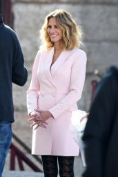 Julia Roberts - Shooting the New Advertising Campaign for Calzedonia in Verona 05/30/2019
