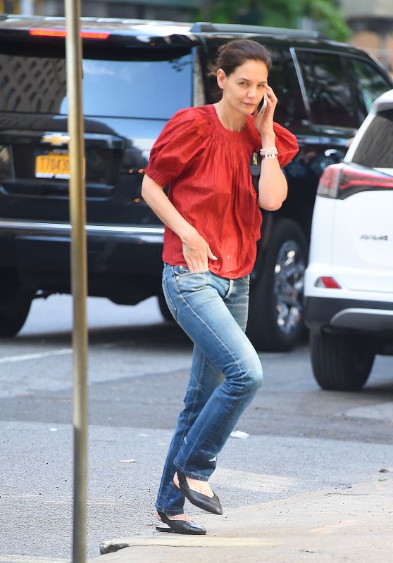 Katie Holmes On Her Phone - NYC 05/28/2019