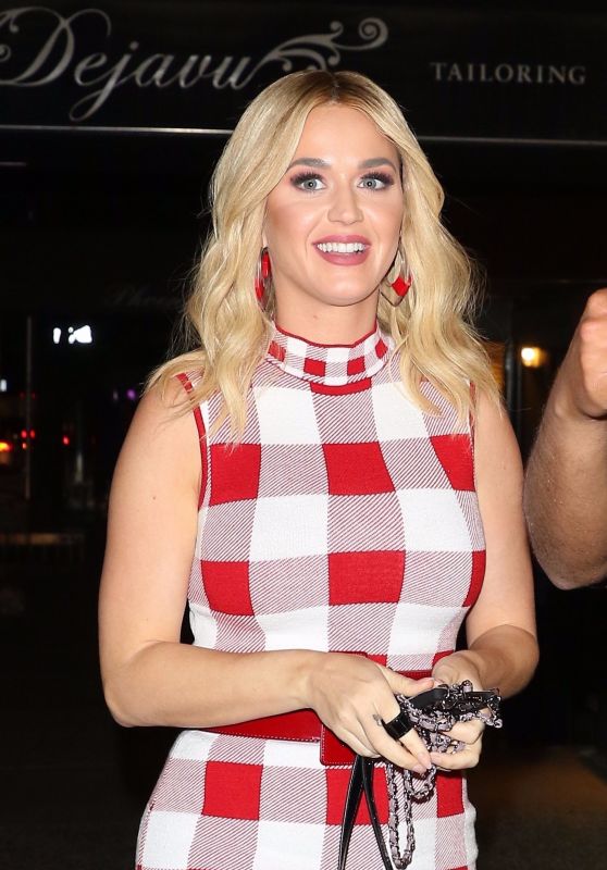 Katy Perry - Greets Fans in New York 05/08/2019