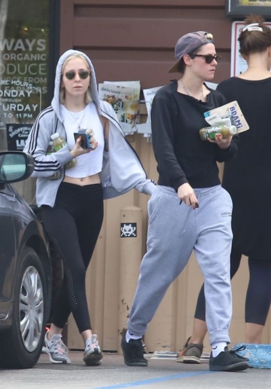Kristen Stewart and Sara Dinkin - Leaving the Grocery Store in LA 05/04/2019