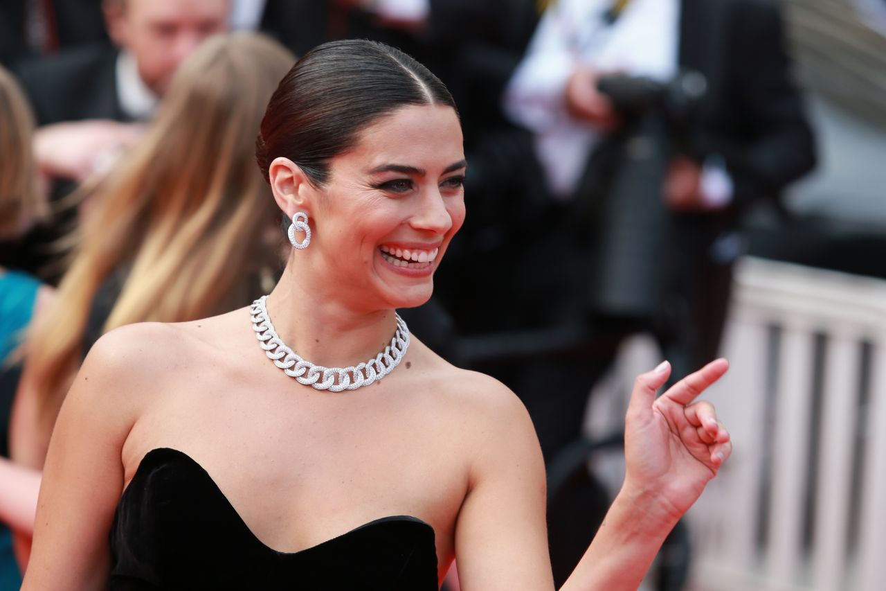 Van Cleef & Arpels on X: Actress @lorenzaizzo starring in Once Upon A  Time In Hollywood (last #QuentinTarantino's movie), attended its screening  during the 72nd annual Cannes Film Festival. She was wearing