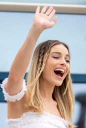 Margot Robbie - "Once Upon A Time in Hollywood" Photocall in Cannes