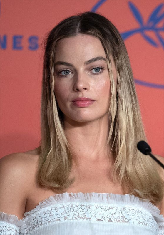 Margot Robbie – “Once Upon a Time in Hollywood” Press Conference in ...