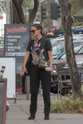 Natalie Portman - Shopping in Glendale 04/30/2019