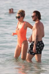 Olivia Attwood in Swimsuit - Holiday in Dubai 05/11/2019