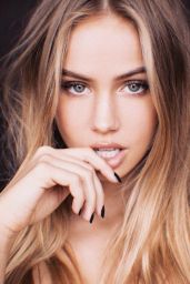 Scarlett Leithold - Personal Pics, May 2019