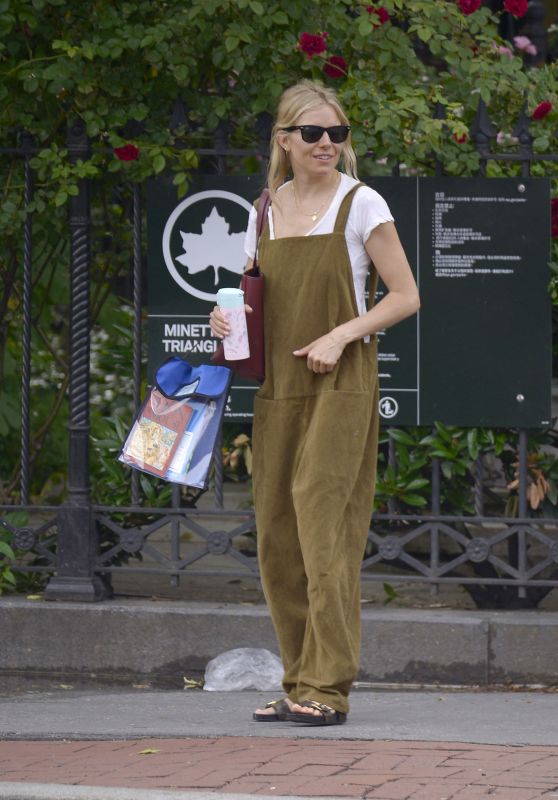 Sienna Miller - Hailing a Taxi in NYC 05/29/2019