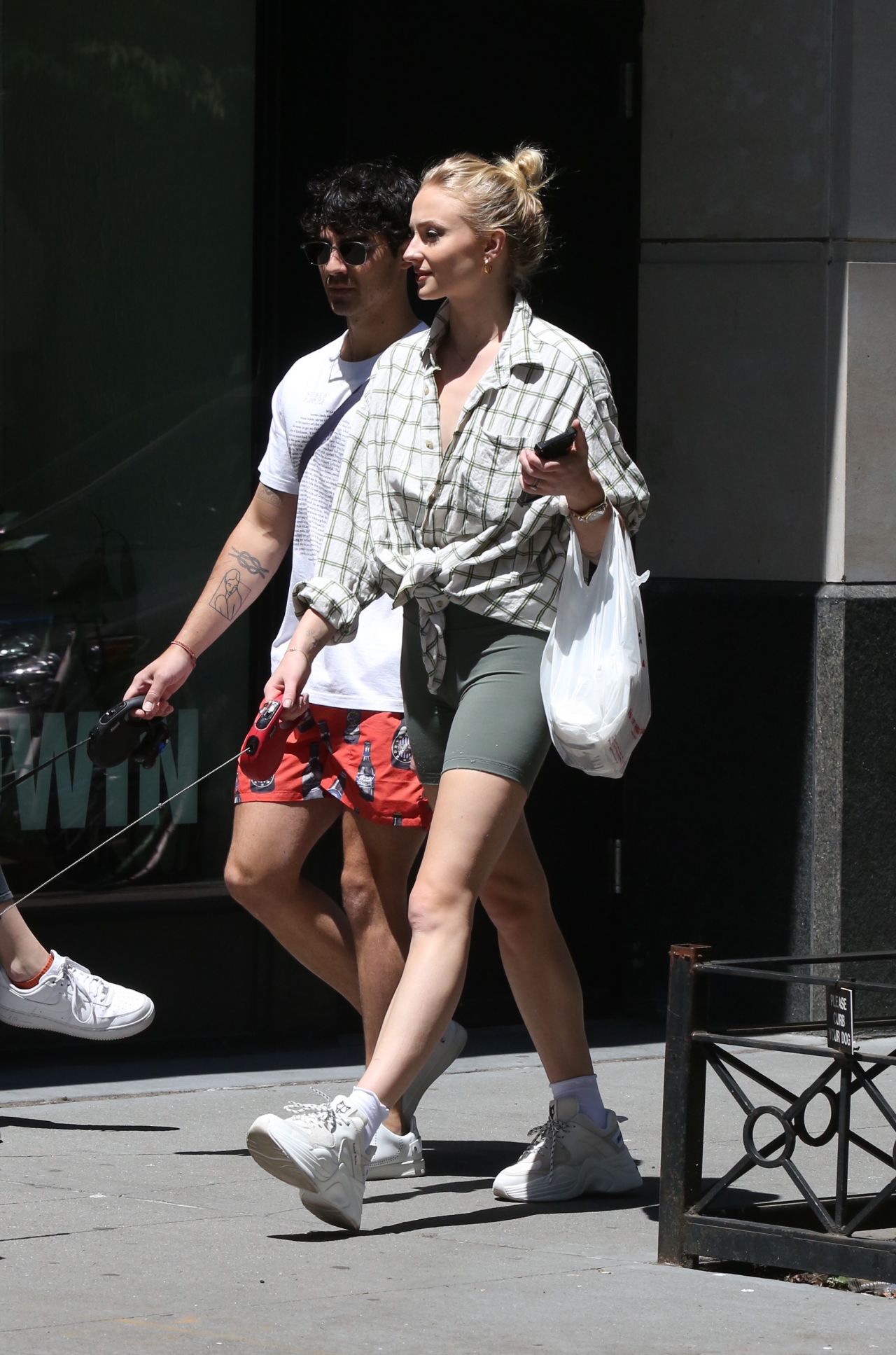 Sophie Turner and Joe Jonas - Walking Their Dogs in NYC 05/18/20191280 x 1935