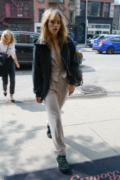 Suki Waterhouse - Arriving at The Bowery Hotel in NYC 05/05/2019