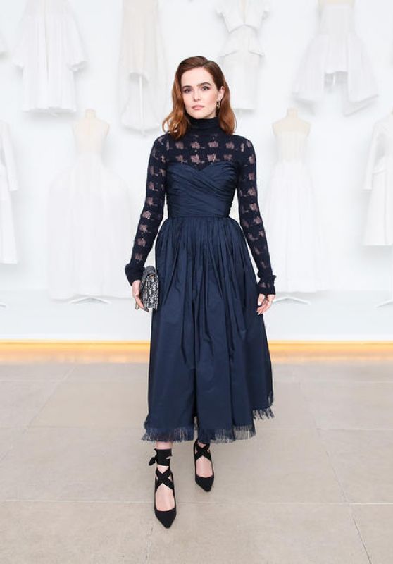 Zoey Deutch Dior From Paris To The World Exhibition Opening Dinner At Dallas Museum Of Art 05