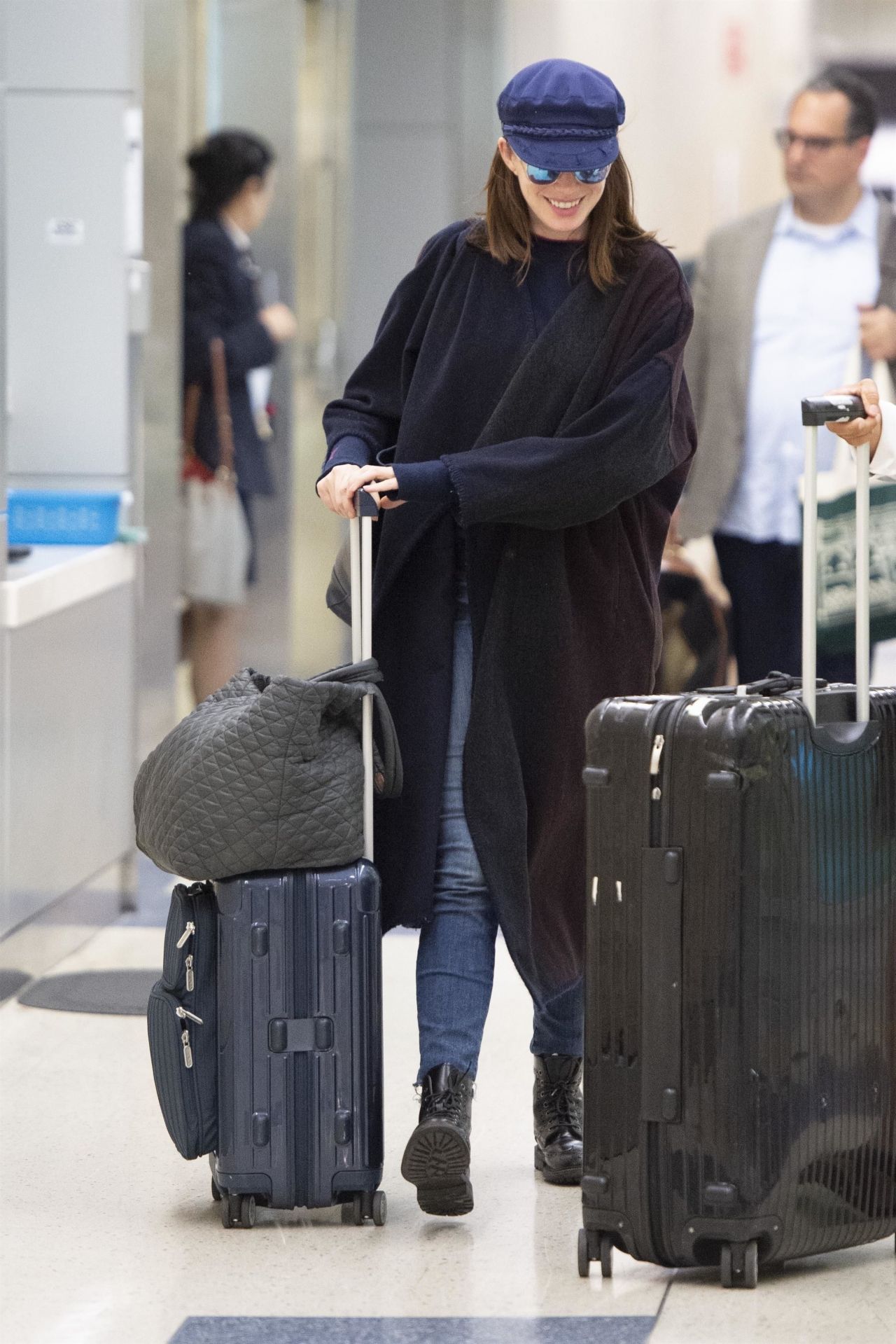 Anne Hathaway at JFK Airport in NYC 06/12/2019 • CelebMafia