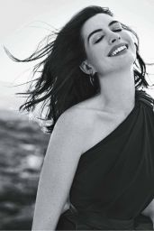 Anne Hathaway - D la Repubblica 06/29/2019 Issue