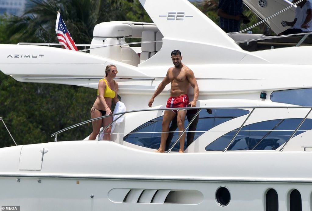 https://celebmafia.com/wp-content/uploads/2019/06/britney-spears-in-a-bikini-on-a-yacht-in-miami-06-08-2019-1.jpg