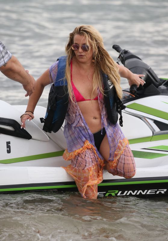 Britney Spears on the Beach in Miami 06/09/2019