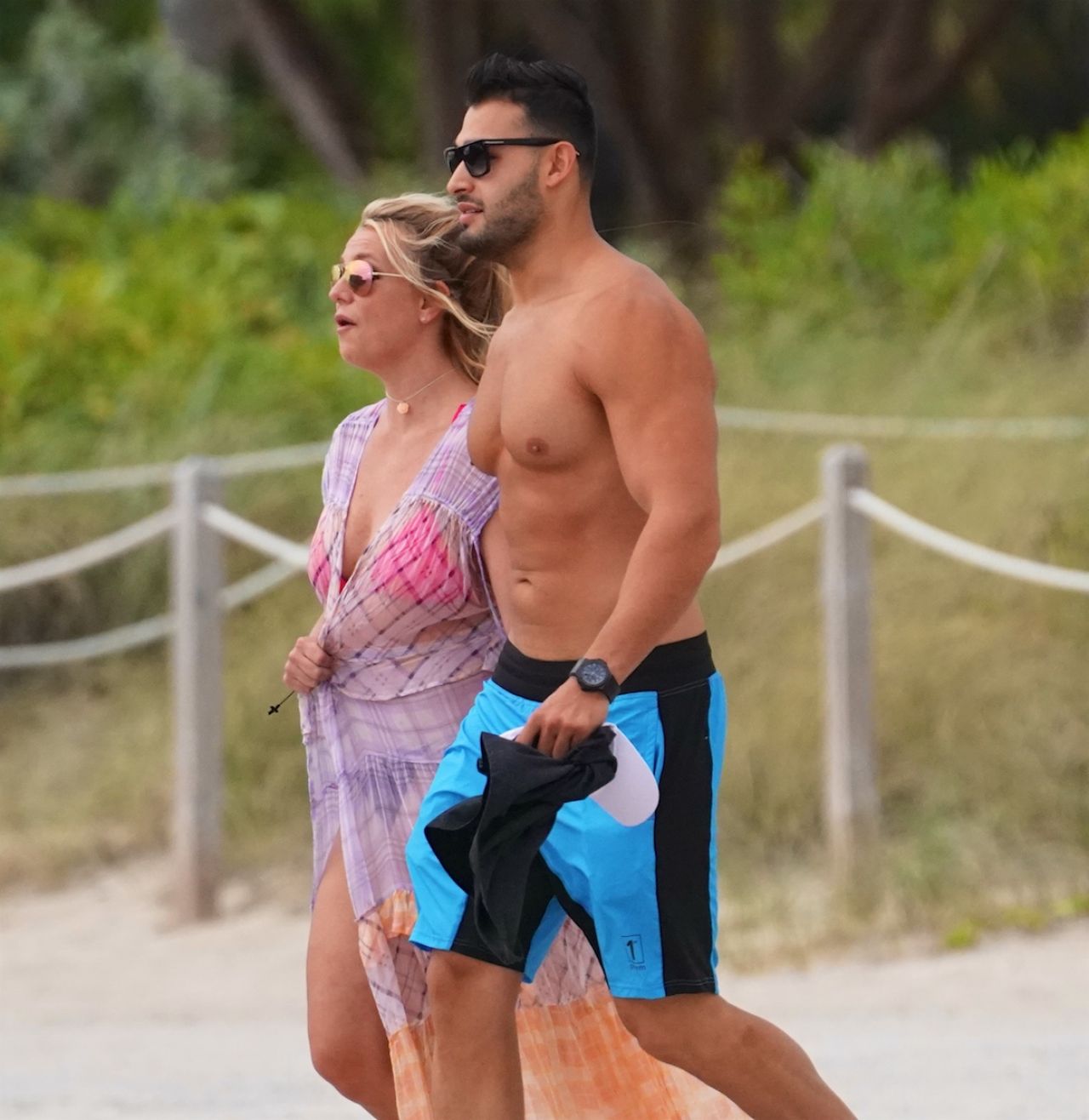 https://celebmafia.com/wp-content/uploads/2019/06/britney-spears-on-the-beach-in-miami-06-09-2019-3.jpg