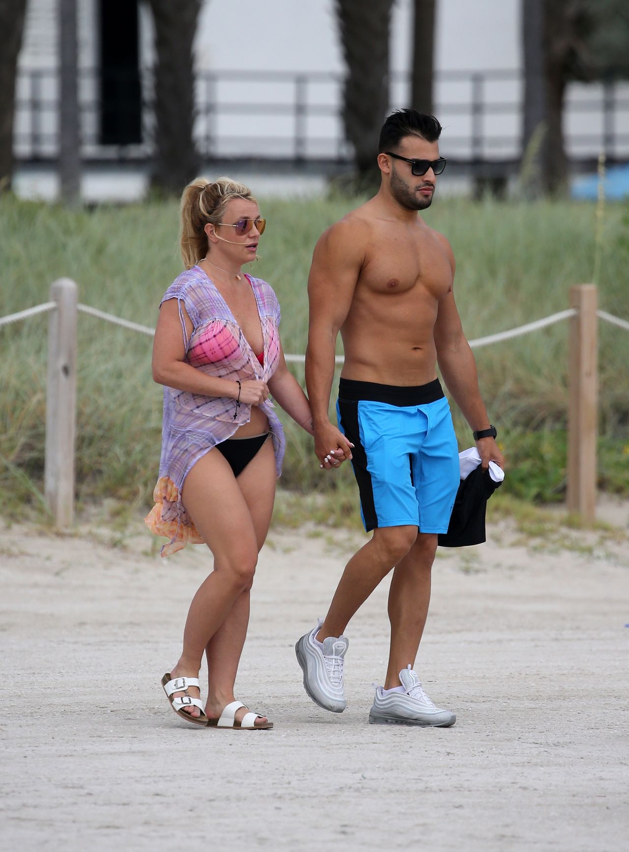 https://celebmafia.com/wp-content/uploads/2019/06/britney-spears-on-the-beach-in-miami-06-09-2019-5.jpg