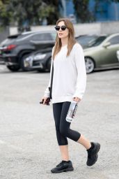 Elizabeth Olsen in Leggings - Leaving the Gym in LA 06/03/2019