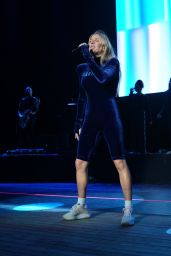 Ellie Goulding - Performing at 2019 103.5 KTU KTUphoria in Wantagh, NYC 06/15/2019