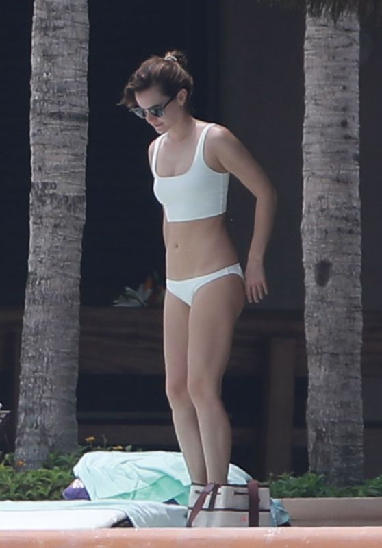 Emma Watson in Bikini - Cabo 06/04/2019