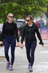 Jennifer Garner in Tights - Grabs Coffee in Brentwood 06/01/2019