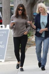 Jennifer Garner - Out For a Walk in Santa Monica 06/05/2019