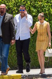 Jennifer Lopez - Arriving at Her Children