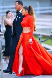 Jennifer Lopez – Arriving at the CFDA Fashion Awards in NYC 06/03/2019