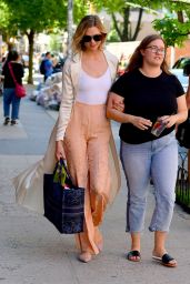 Karlie Kloss Shows Off Her Style - NYC 06/11/2019