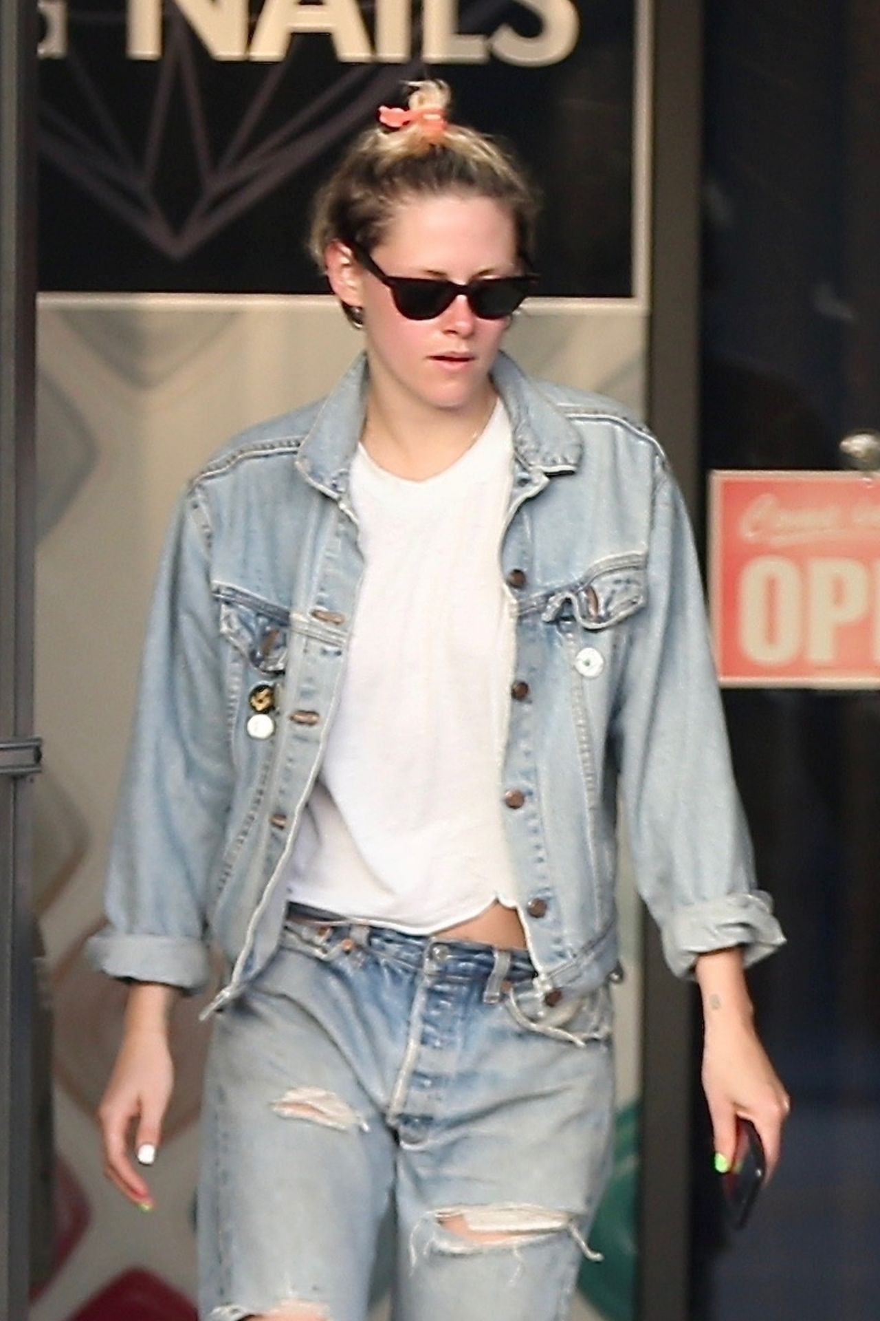 Kristen Stewart in Ripped Jeans - Out in LA 06/04/2019 • CelebMafia