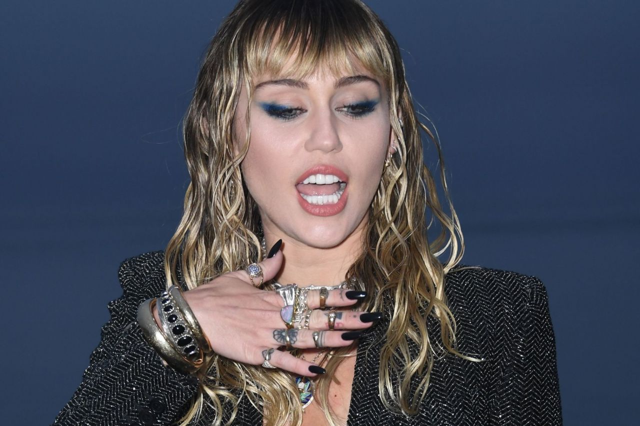 Miley Cyrus - Saint Laurent Mens S S 20 Show Photocall In Malibu 06 06 