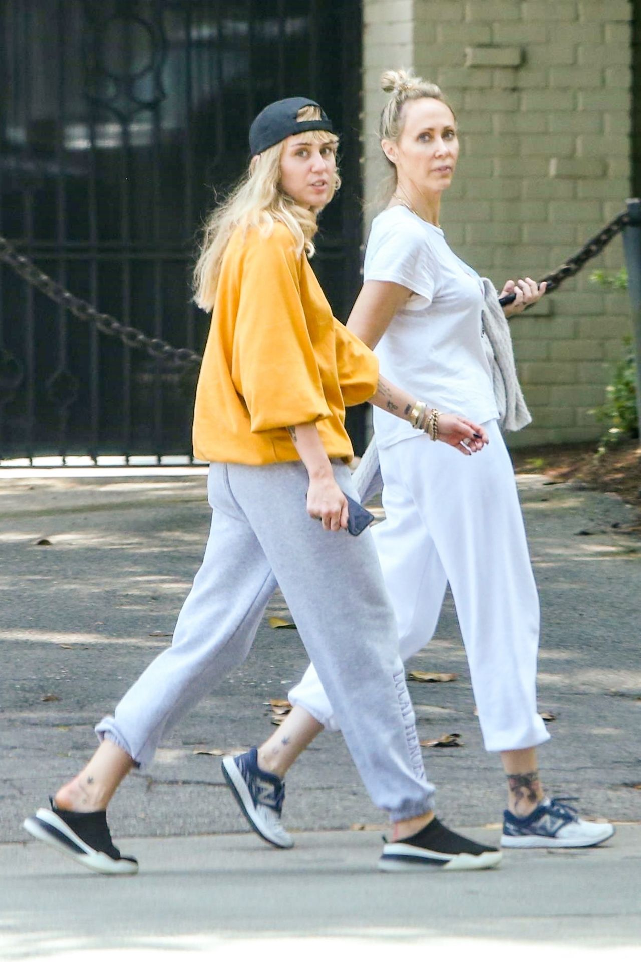 https://celebmafia.com/wp-content/uploads/2019/06/miley-cyrus-with-her-mom-out-in-los-angeles-06-05-2019-3.jpg