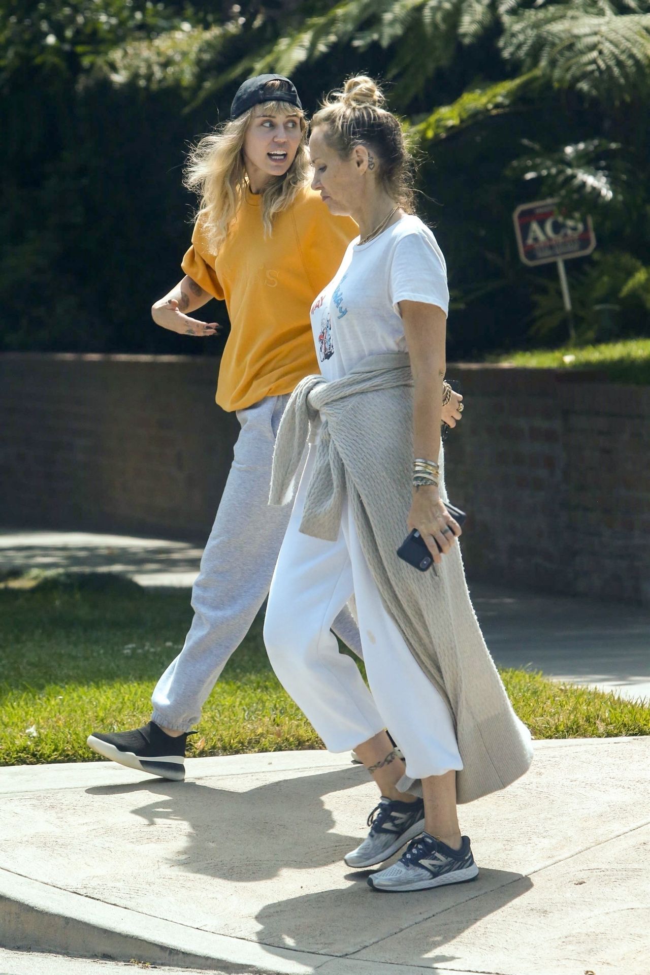 https://celebmafia.com/wp-content/uploads/2019/06/miley-cyrus-with-her-mom-out-in-los-angeles-06-05-2019-8.jpg