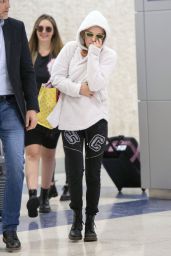 Millie Bobby Brown - Airport in NYC 06/11/2019